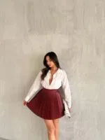 Bordo deri pilise mini etek, kalçada pilisi detaylı şık kadın eteği