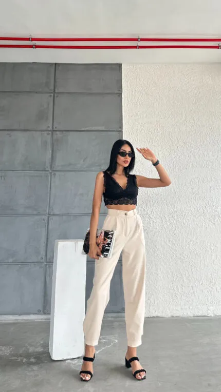 Bej paçası düğmeli atlas pantolon kadın modası